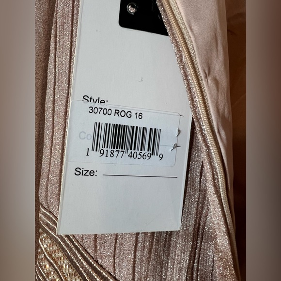 Ieena for Mac Duggal shimmering pleated a-line 3/4 sleeve gown rose gold size 16 - Picture 14 of 14